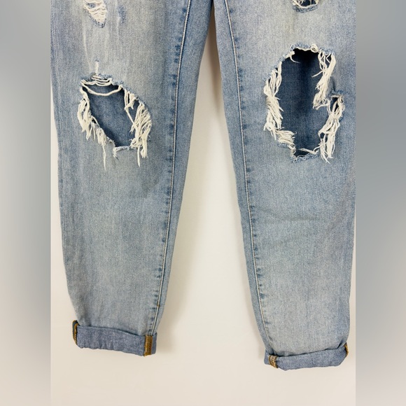 BDG URBAN OUTFITTER MOM HIGH RISE DESTROYED STRAIGHT LEG  LIGHT WASH JEA… - Picture 3 of 10